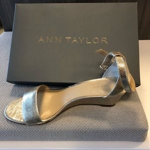 Ann Taylor NWT metallic wedges size 9